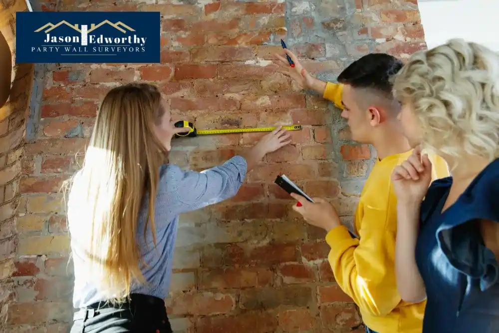 What are the responsibilities of a party wall surveyor Worcestershire?